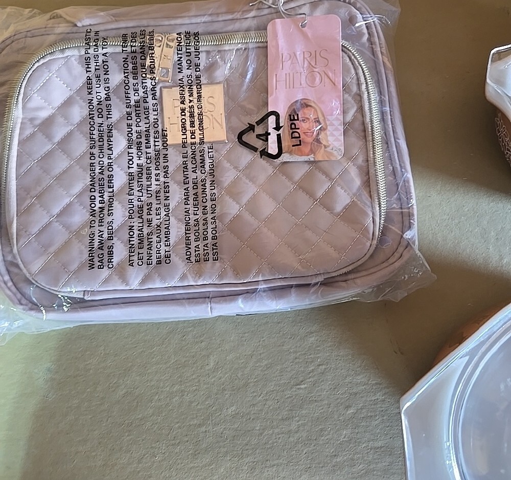 Paris Hilton Quilted Light Pink Hanging Toiletry Bag - Picture 2 of 3